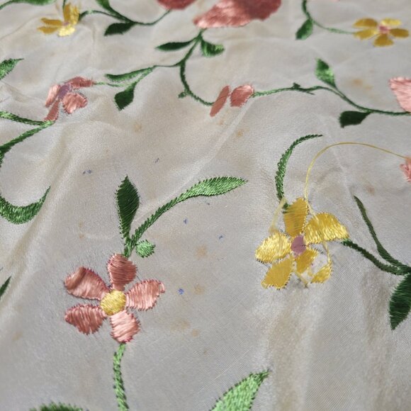 Vintage 1900's Silk hand Embroidered Piano Shawl or Spanish Shawl - Picture 2 of 5
